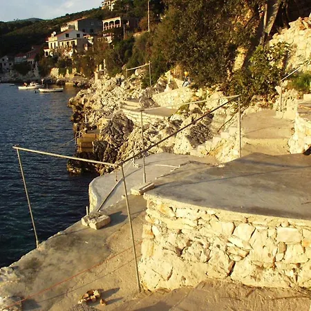 Pensión And By The Sea Zavalatica, Korcula - 547